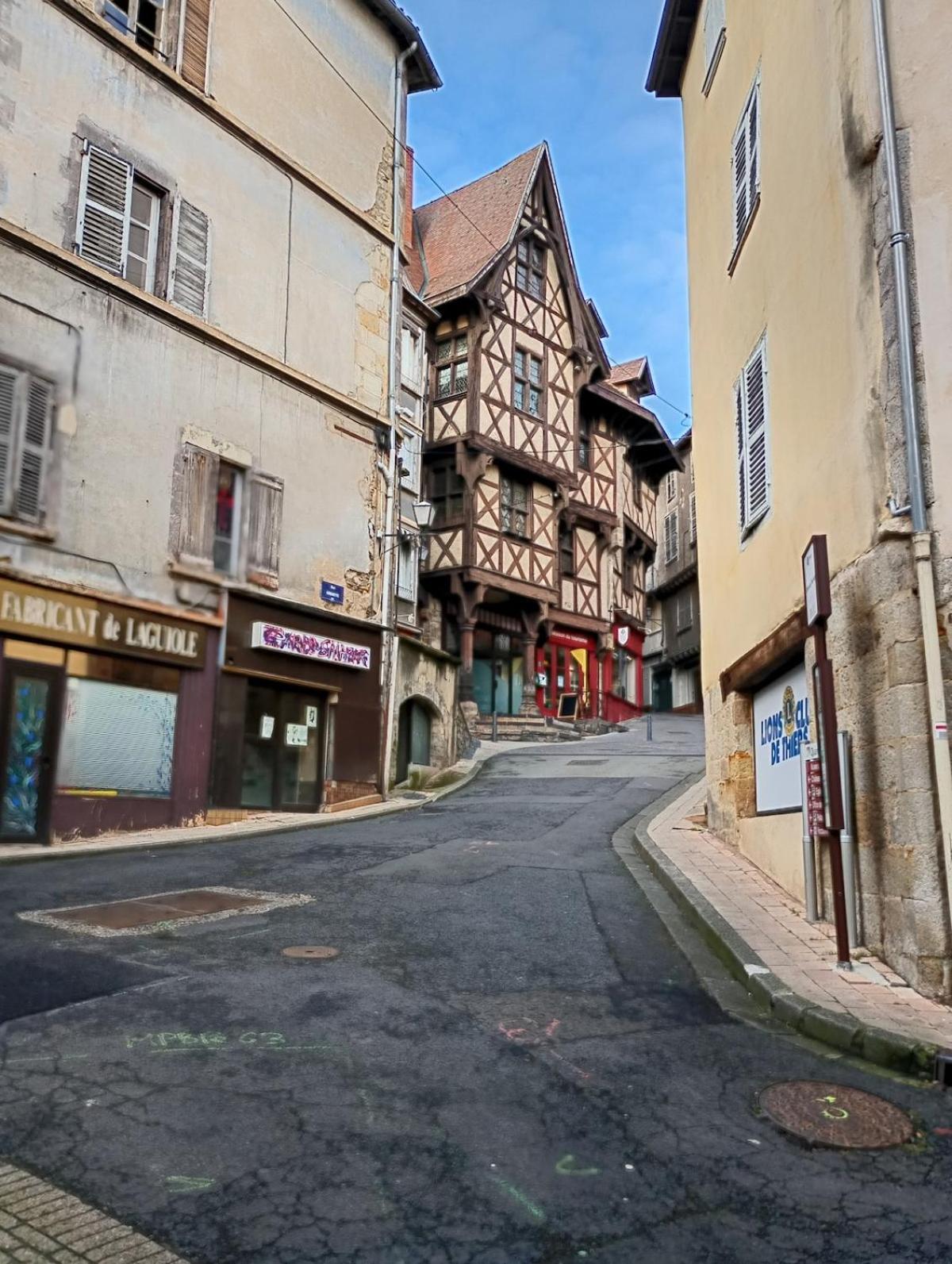 Duplex Center Thiers - Clermont-Ferrand - Lyon - Free Parking - Self-Check-In Lägenhet Exteriör bild
